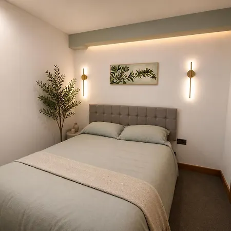 Sleeps 3 - Parking Wifi Pet Friendly *