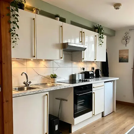 Sleeps 3 - Parking Wifi Pet Friendly