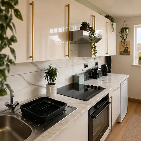 Sleeps 3 - Parking Wifi Pet Friendly